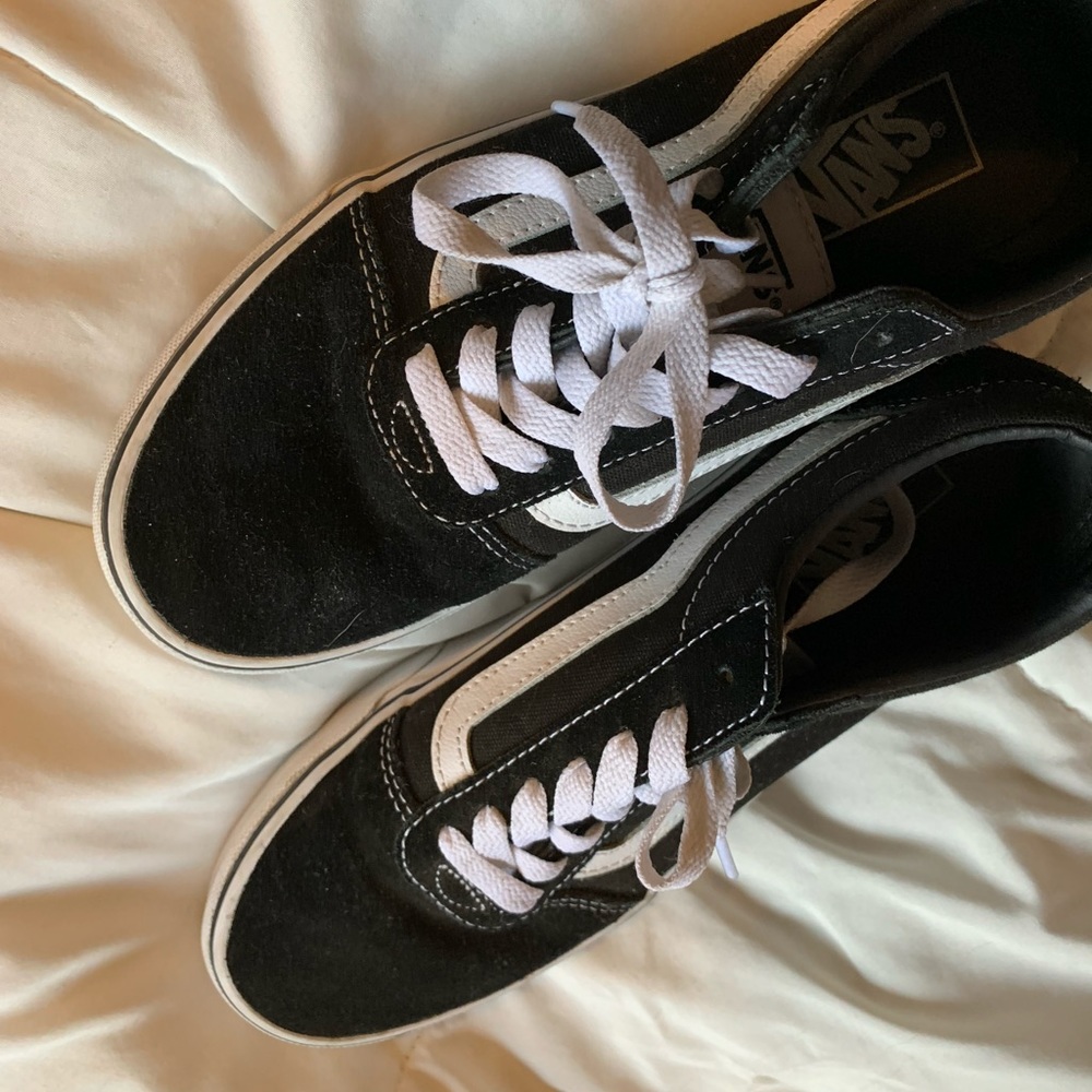 black classic vans shoe🌟